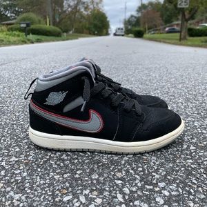 Jordan 1 Mid “Black Particle Grey Gym Red”